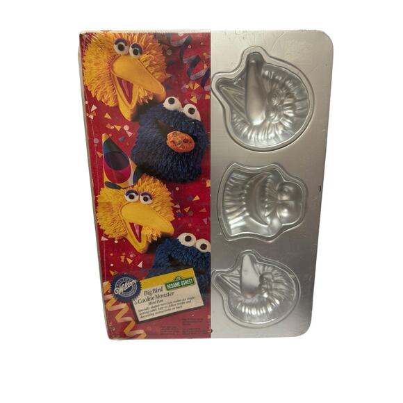 VTG Wilton Jim Henson 1994 Muppets Big Bird Cookie Monster Mini Cake Pan 6 Molds - Picture 1 of 2